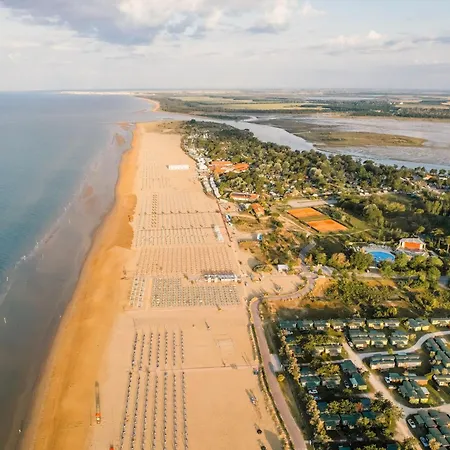 Great One Bedroom Close To The Sea 比比翁