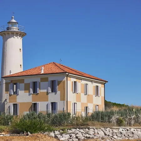 Appartement Modern Flat With A Fenced Garden And Fireplace