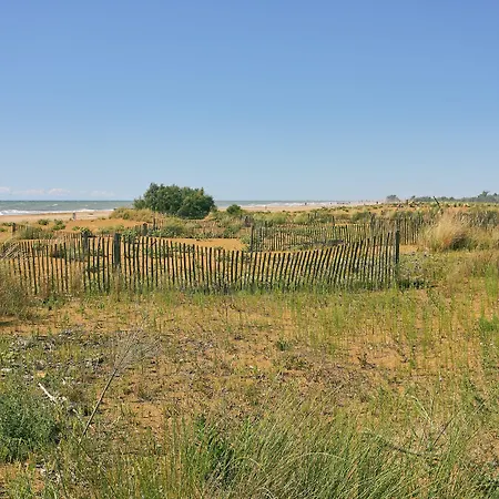 Modern Flat With A Fenced Garden And Fireplace *