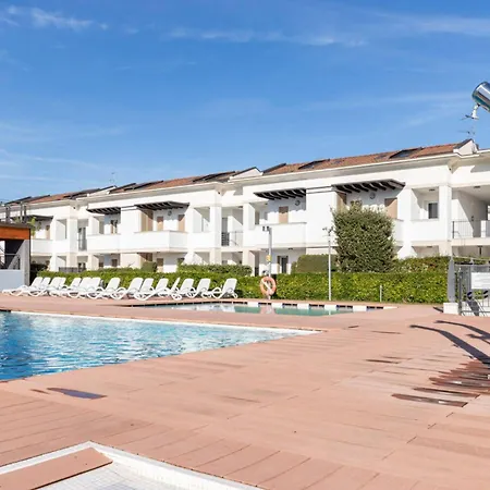 Modern Flat With A Fenced Garden And Fireplace Apartman Bibione