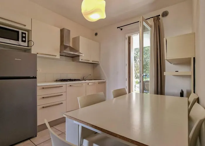 Modern Flat With A Fenced Garden And Fireplace *