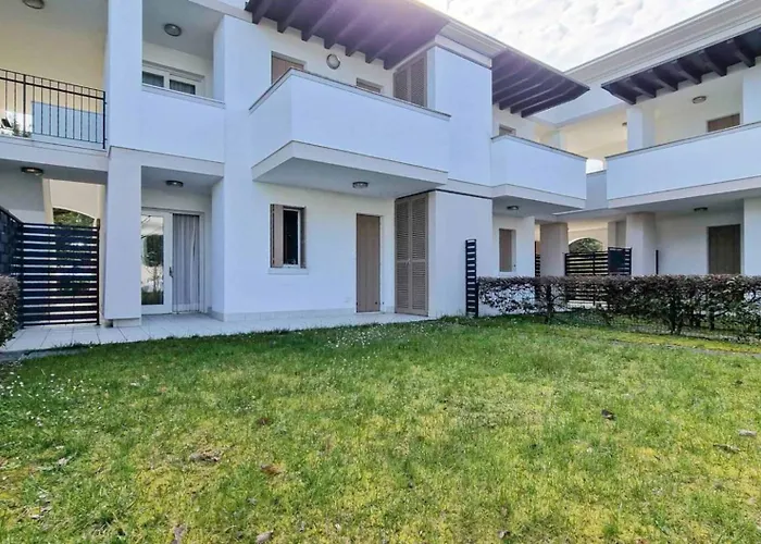 Apartman Modern Flat With A Fenced Garden And Fireplace