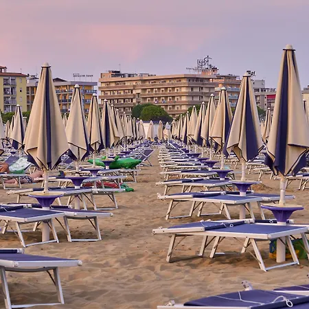 Relax By The Pool In Modern Flat Apartmán Bibione