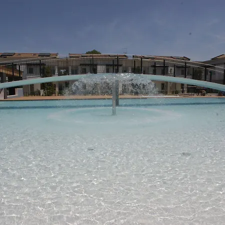 Relax By The Pool In Modern Flat Apartmán *