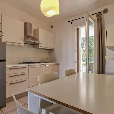 Modern Flat With A Fenced Garden And Fireplace *