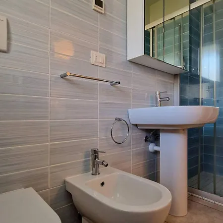 Modern Flat With A Fenced Garden And Fireplace Μπιμπιόνε