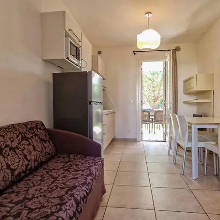 Modern Flat With A Fenced Garden And Fireplace Διαμέρισμα *