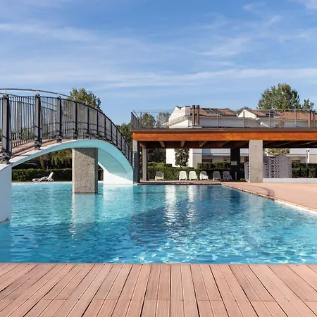 Relax By The Pool In Modern Flat *