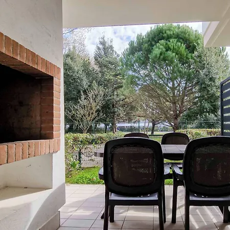 Relax By The Pool In Modern Flat Apartmán