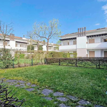 Daire Relax By The Pool In Modern Flat