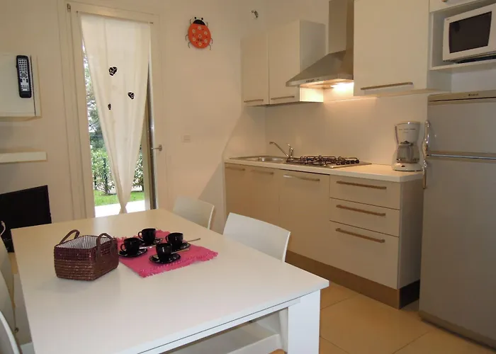 Daire Modern Flat With A Fenced Garden And Fireplace Bibione