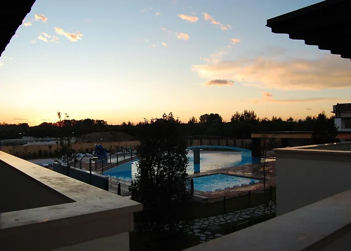 Modern Flat With A Fenced Garden And Fireplace Μπιμπιόνε