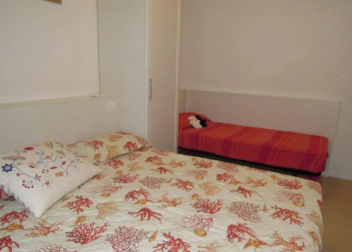 Modern Flat With A Fenced Garden And Fireplace Διαμέρισμα *