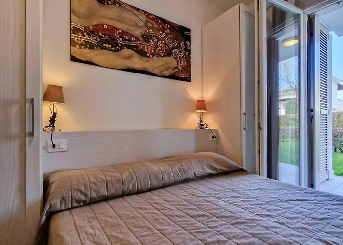 Modern Flat With A Fenced Garden And Fireplace *