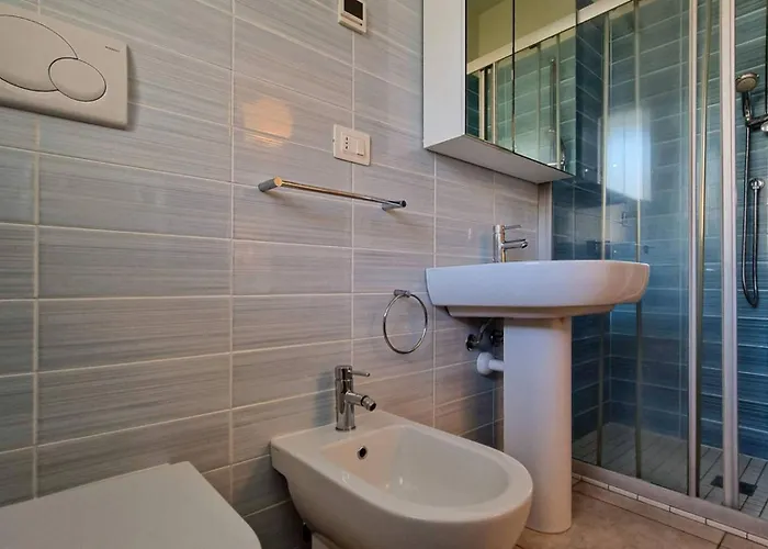 Modern Flat With A Fenced Garden And Fireplace Μπιμπιόνε