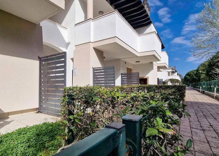 Διαμέρισμα Modern Flat With A Fenced Garden And Fireplace