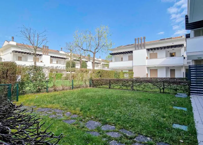 Modern Flat With A Fenced Garden And Fireplace Διαμέρισμα *
